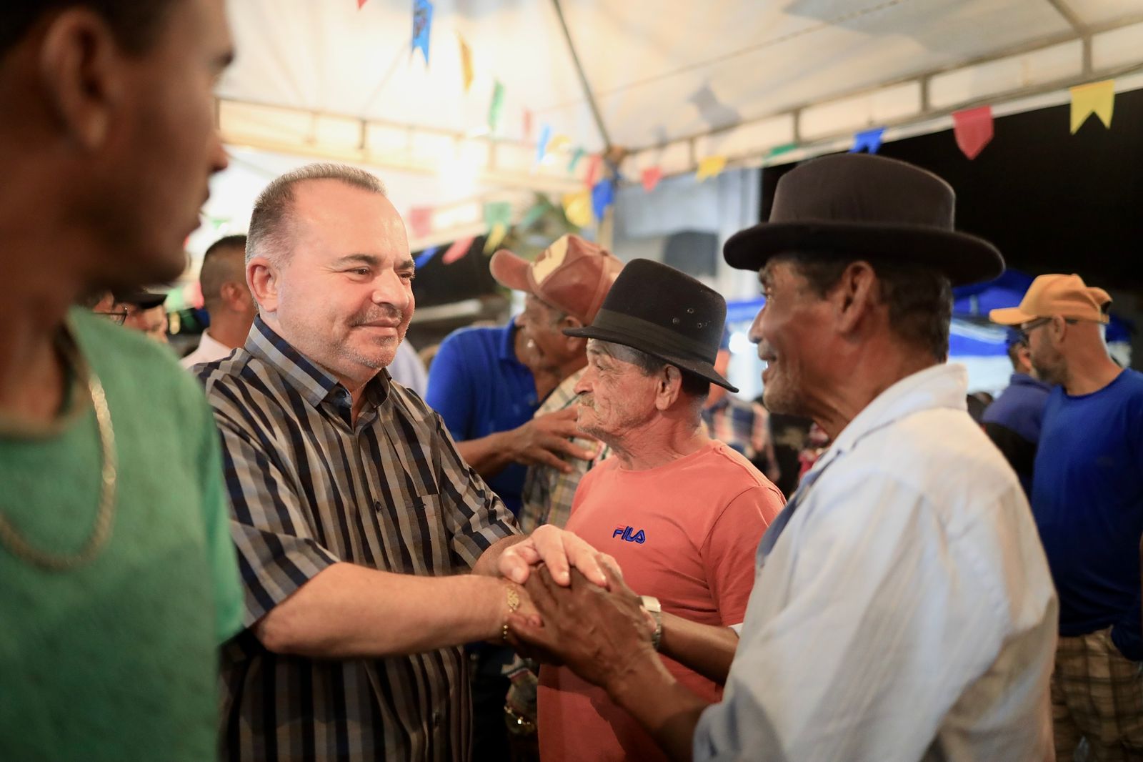 Popularidade em alta: Bastinho Anacleto recebe o apoio do povo de Taquarana durante eventos juninos
