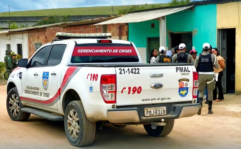 Homem invade casa, agride o pai e é amarrado em árvore