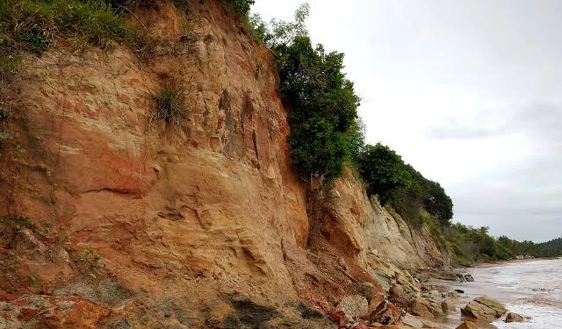 MPF recomenda interdição área em falésia de Japaratinga por risco de desmoronamento