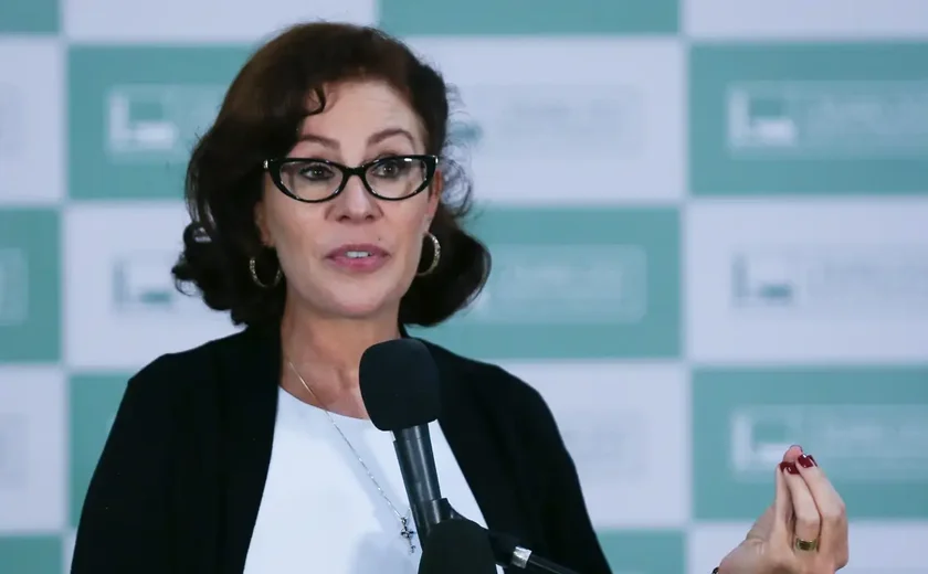 Deputada Carla Zambelli, condenada pelo STF, deixa o Brasil
