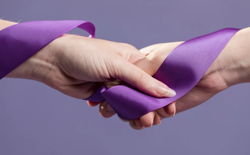 Agosto Lilás: conheça os cuidados e tratamentos para pele de vítimas da violência contra a mulher