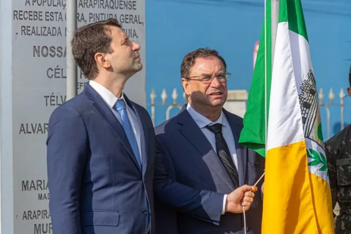 Arapiraca inicia comemorações do 7 de Setembro com representantes da terra hasteando as bandeiras