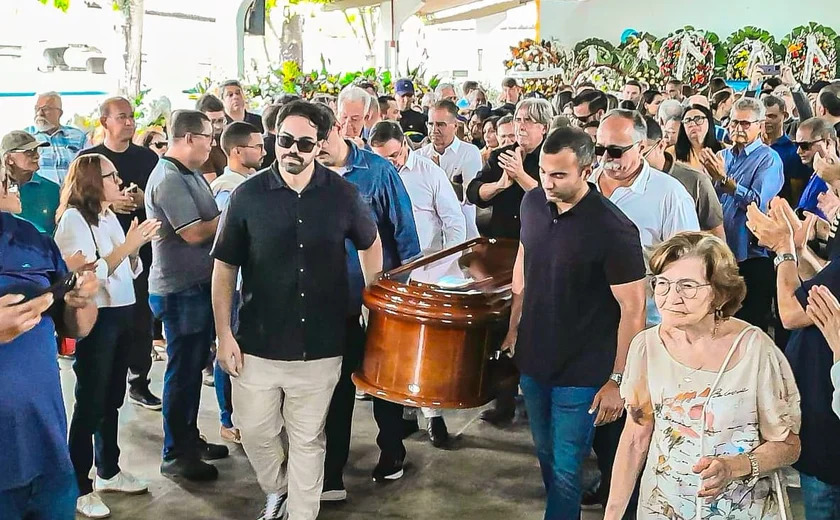 Arapiraca se despede com homenagens ao professor Moacir Teófilo