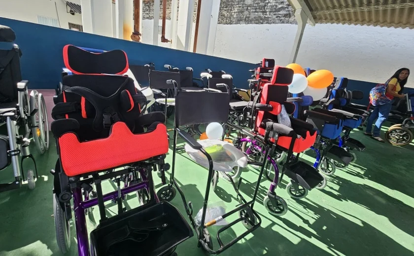 Prefeitura de Maceió disponibiliza cadeiras de rodas para público PCD