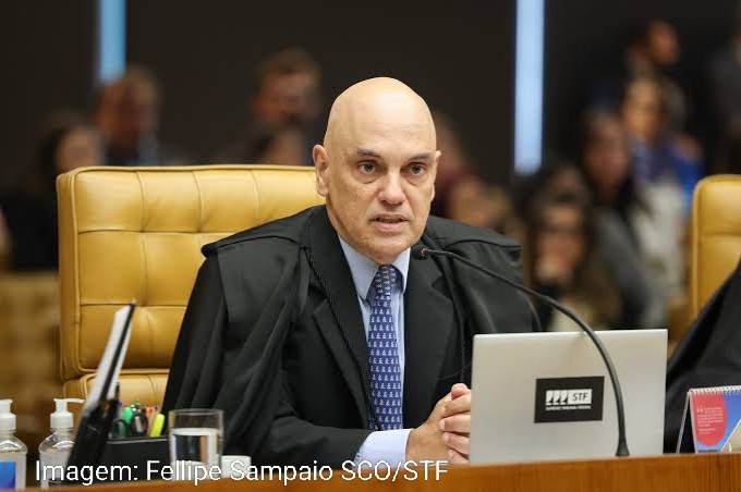 Moraes nega suspender prisão domiciliar de Bolsonaro e cita risco de fuga