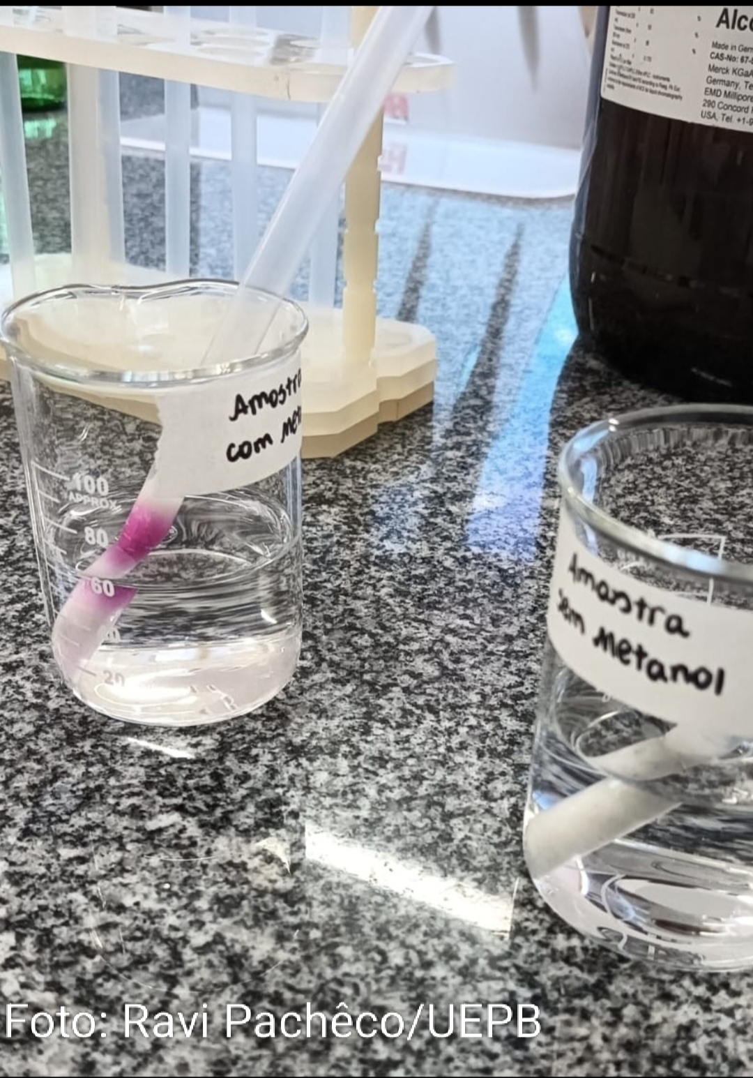 Canudo paraibano que detecta metanol em bebidas deve chegar ao mercado por R$ 2