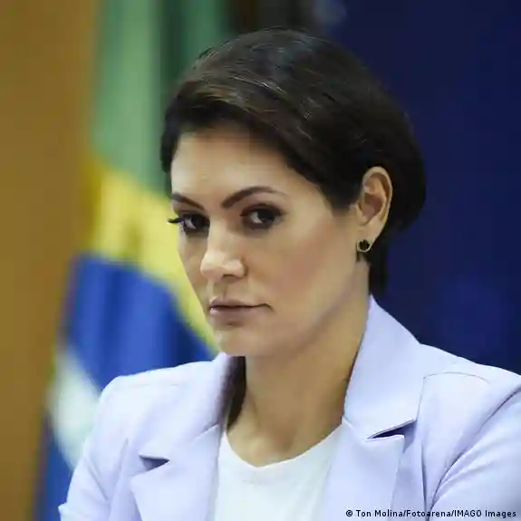 Michelle chega à PF para ver Bolsonaro após decisão que mantém prisão preventiva