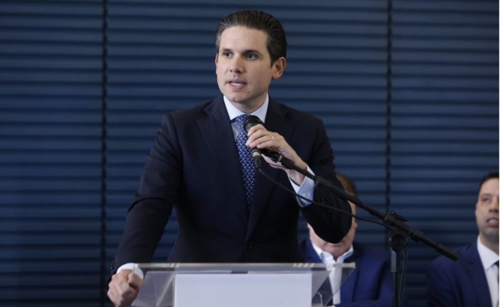 Motta resiste à pressão do PL e mantém anistia a Bolsonaro fora da pauta