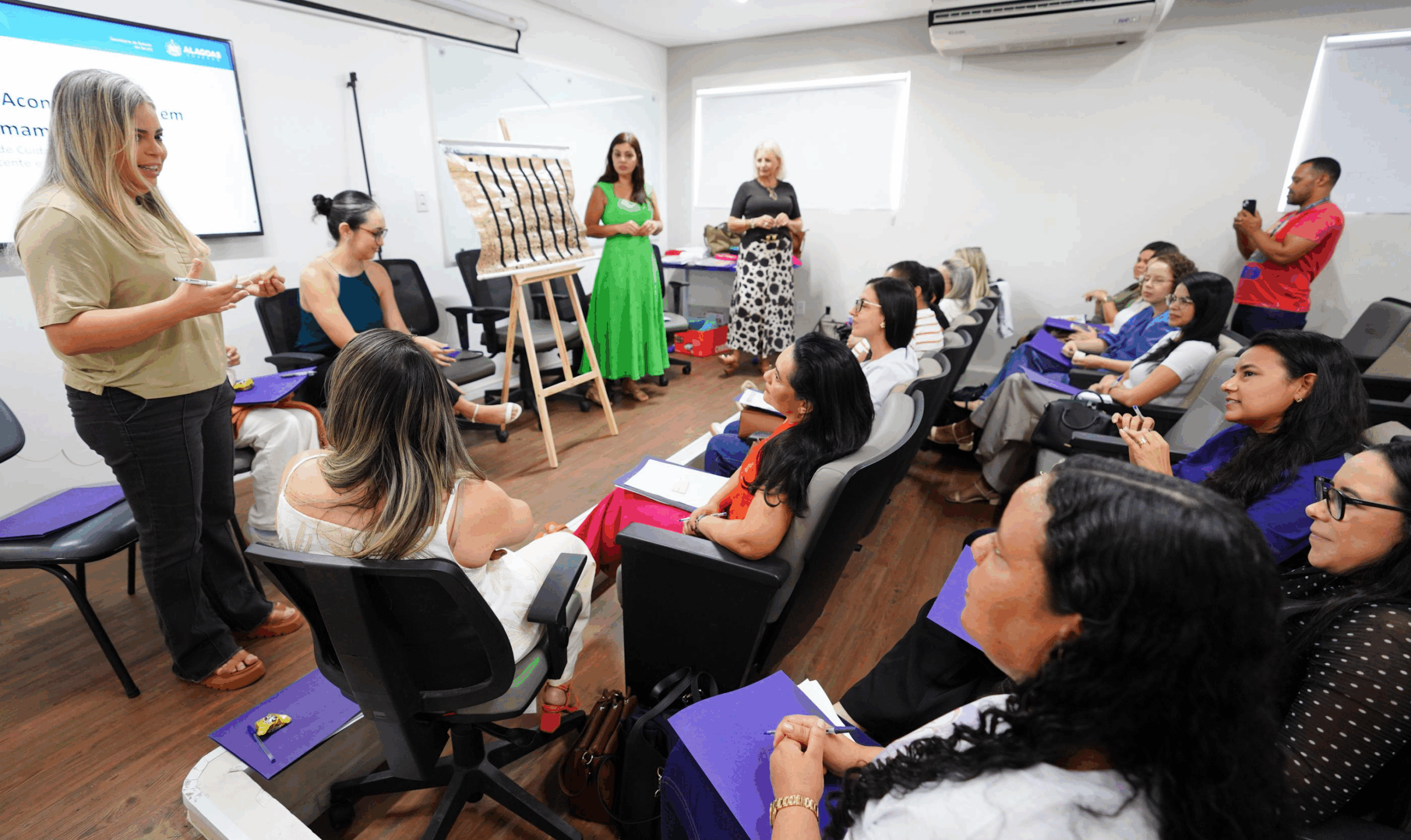 Profissionais de saúde municipais são capacitados sobre prática do aconselhamento em amamentação