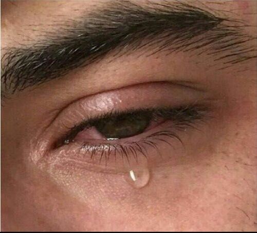 Acordei chorando (ou a chorar)