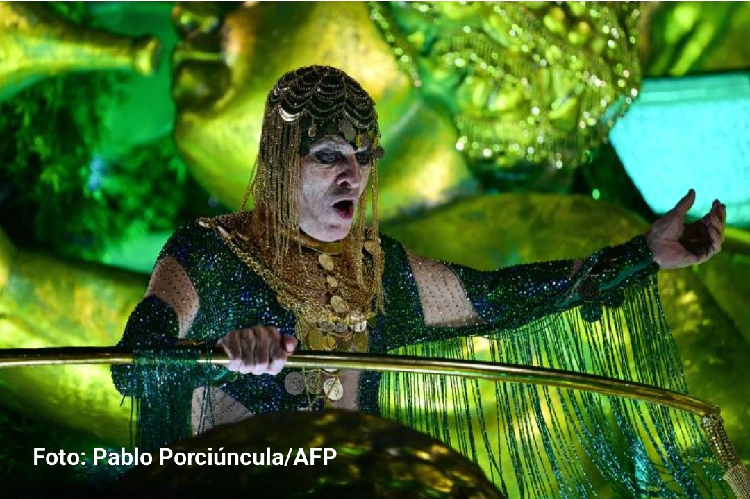 Imperatriz transforma a Sapucaí em palco para celebrar a trajetória de Ney Matogrosso