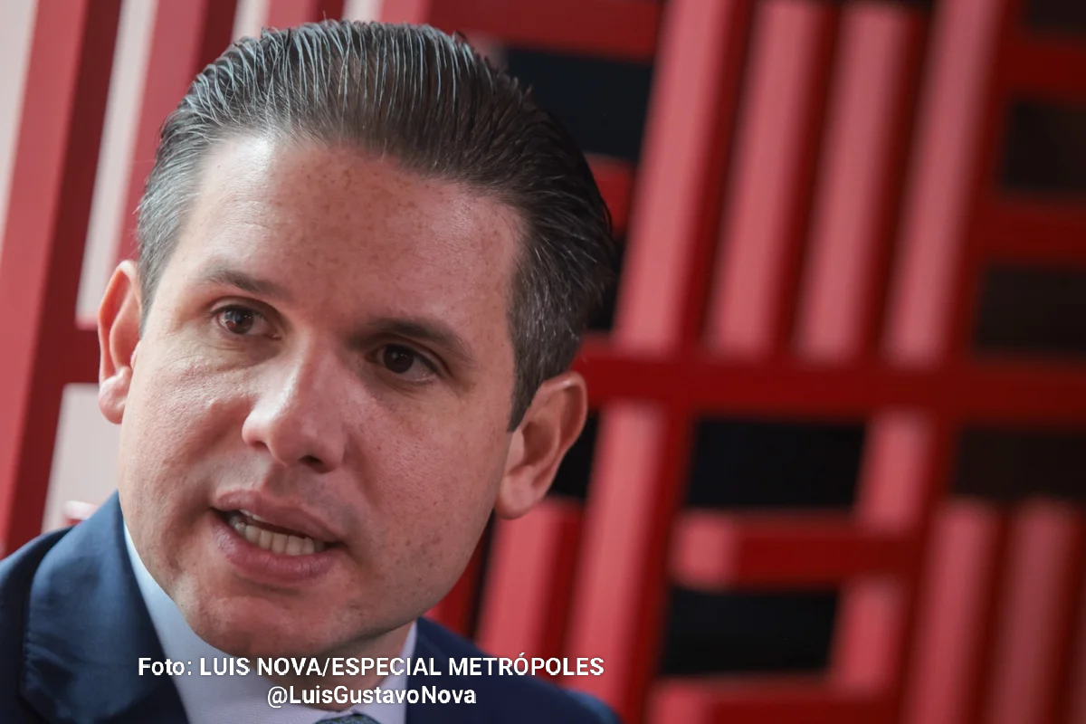 Motta prevê votar fim da escala 6×1 em maio e compara proposta à abolição