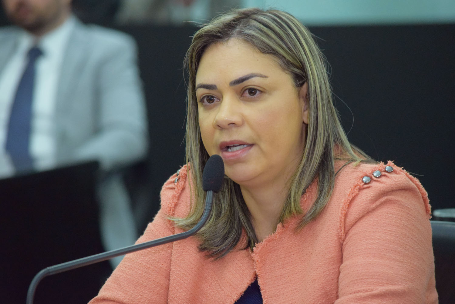 Assembleia aprova lei que protege idosos de fraudes bancárias